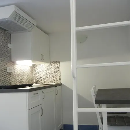 Apartman Studio Blueandwhite